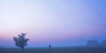 遥遥的挥挥手究竟是哪首歌？