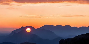 日落山头出现在哪些歌曲里？